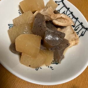 大根と厚揚げこんにゃく竹輪の煮物